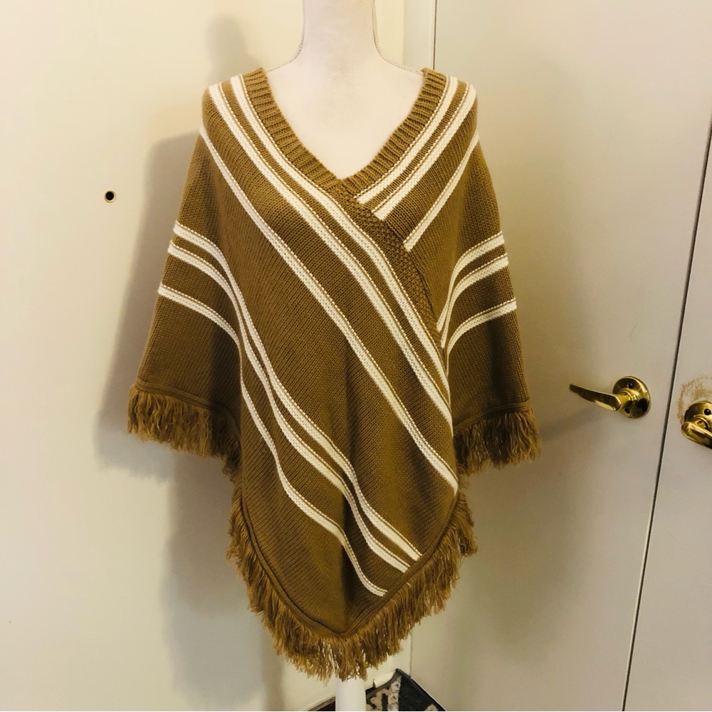 Zummer Women’s Vintage striped knit poncho fringe detail V neckline brown/white